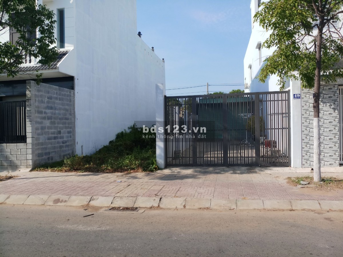 Cắt lỗ 30%, chủ đầu tư liên kết VIB thanh lý 20 nền nhà phố ở Trần Văn Giàu , cách BX Miền Tây 15p