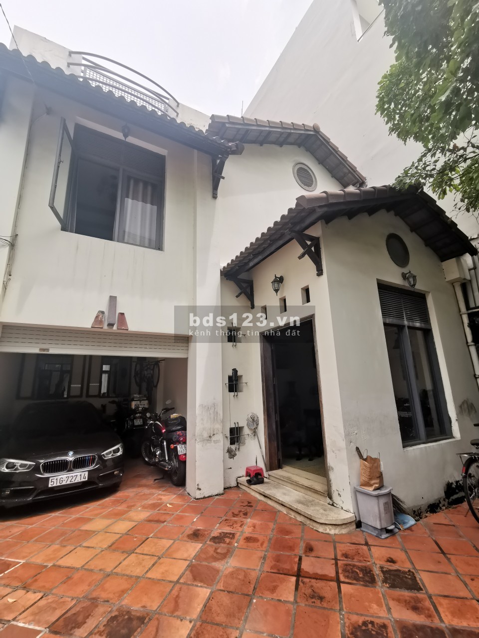 Cho thuê nguyên căn nhà 8x22m, 3 tầng vô 1 sẹc đường lớn Nguyễn Gia Trí