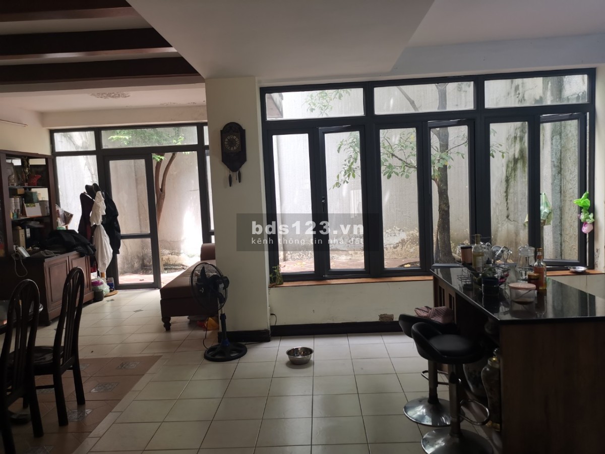 Cho thuê nguyên căn nhà 8x22m, 3 tầng vô 1 sẹc đường lớn Nguyễn Gia Trí
