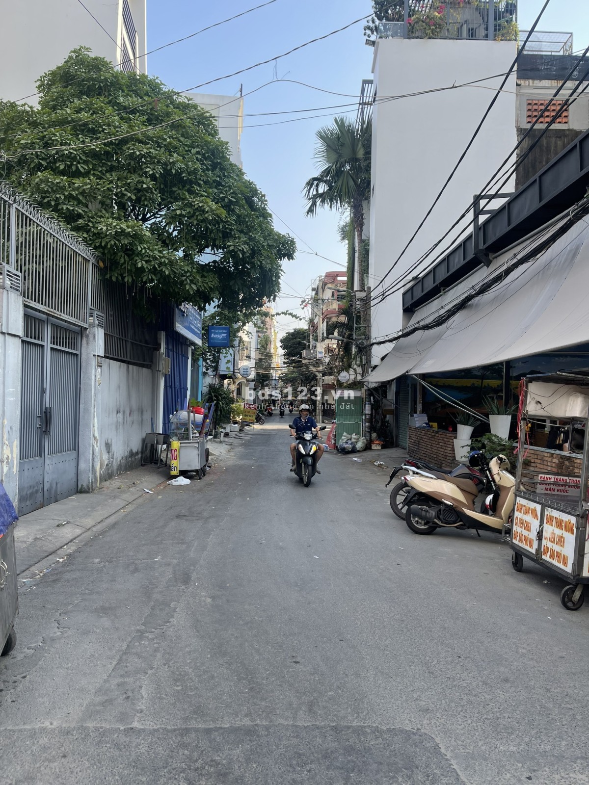 Cho thuê nguyên căn nhà 8x22m, 3 tầng vô 1 sẹc đường lớn Nguyễn Gia Trí