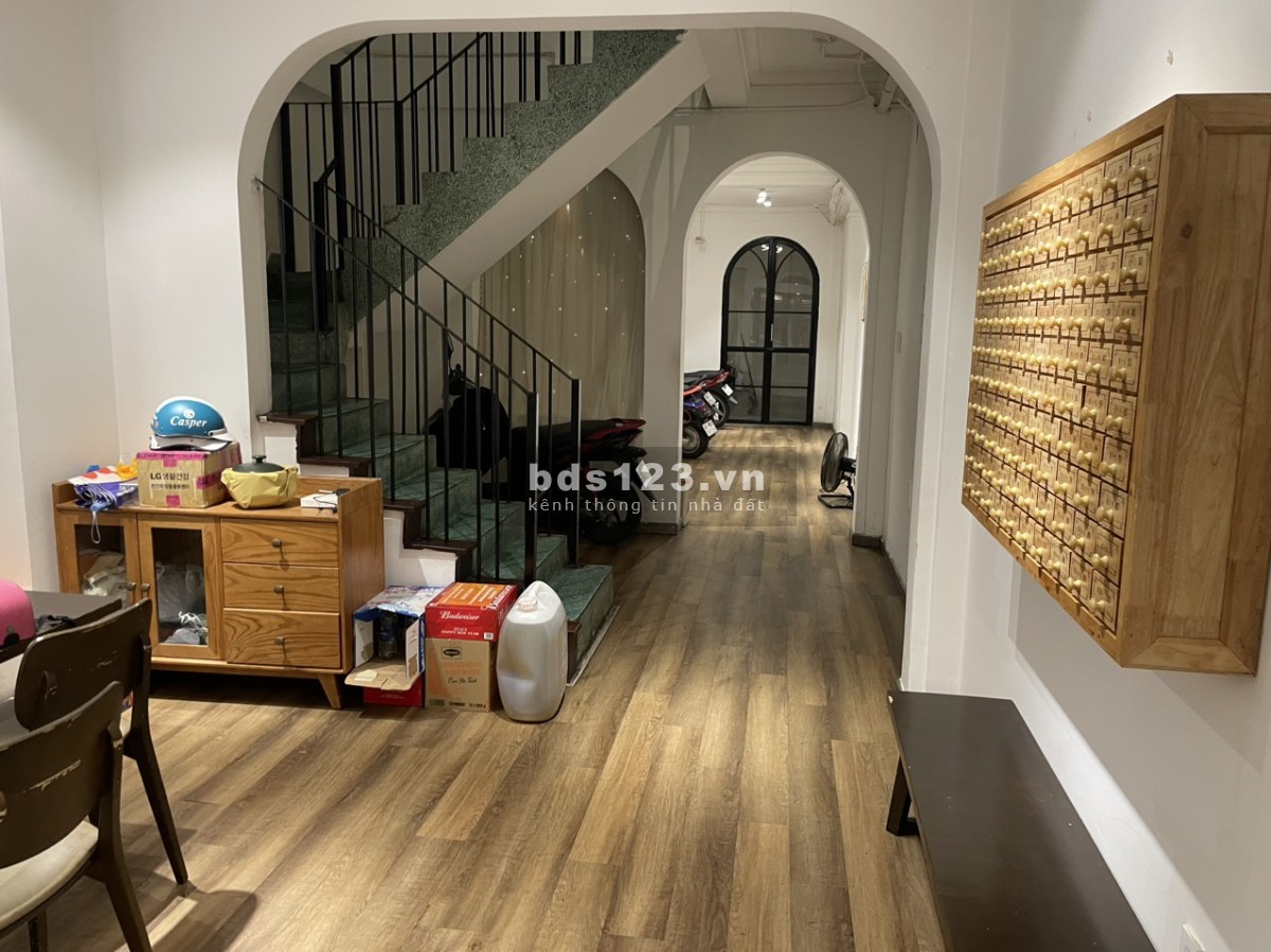 Cho thuê nguyên căn Nguyễn Gia Trí, 4 tầng, giá 40 triệu/th