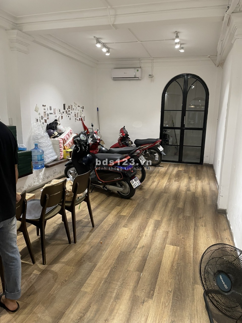 Cho thuê nguyên căn Nguyễn Gia Trí, 4 tầng, giá 40 triệu/th