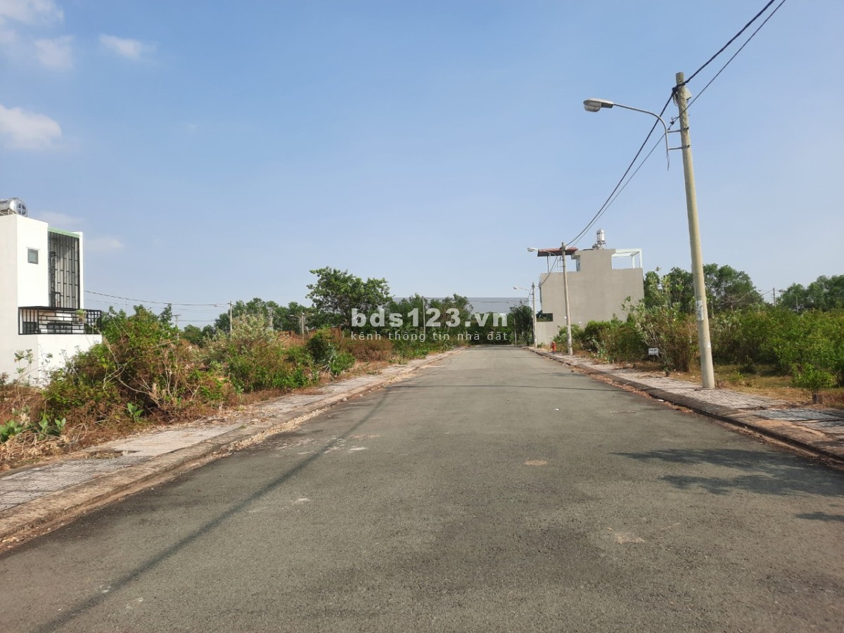 Đất đường nhựa lớn, Long Phước, Q9. 52m, 1,699tr.