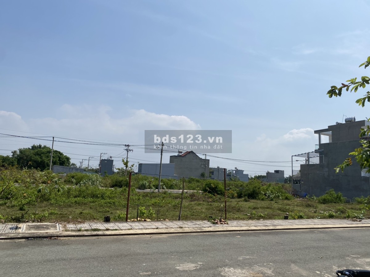 Đất đường nhựa lớn, Long Phước, Q9. 52m, 1,699tr.