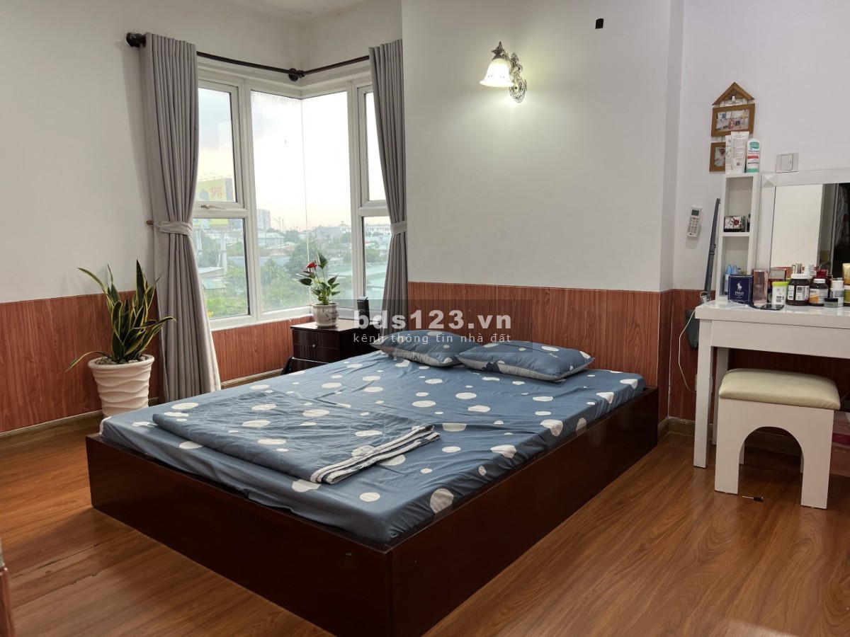Chính chủ bán CH Thuận Việt 89m2, 3pn, tặng NT, căn góc, view Q1, SH vĩnh viễn. Giá Thật: 3.7 tỷ TL