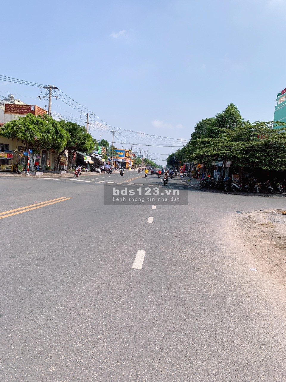 Bán nhanh lô đất 10x30 =300m2, thổ cư 100%, sổ hồng, đường nhựa 25m