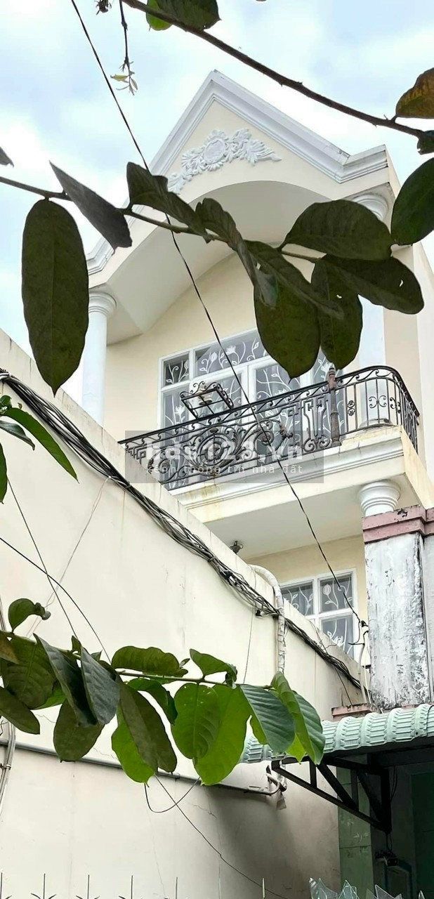 Bán biệt thự mặt tiền Bùi Văn Ngữ Hóc môn sổ hồng riêng