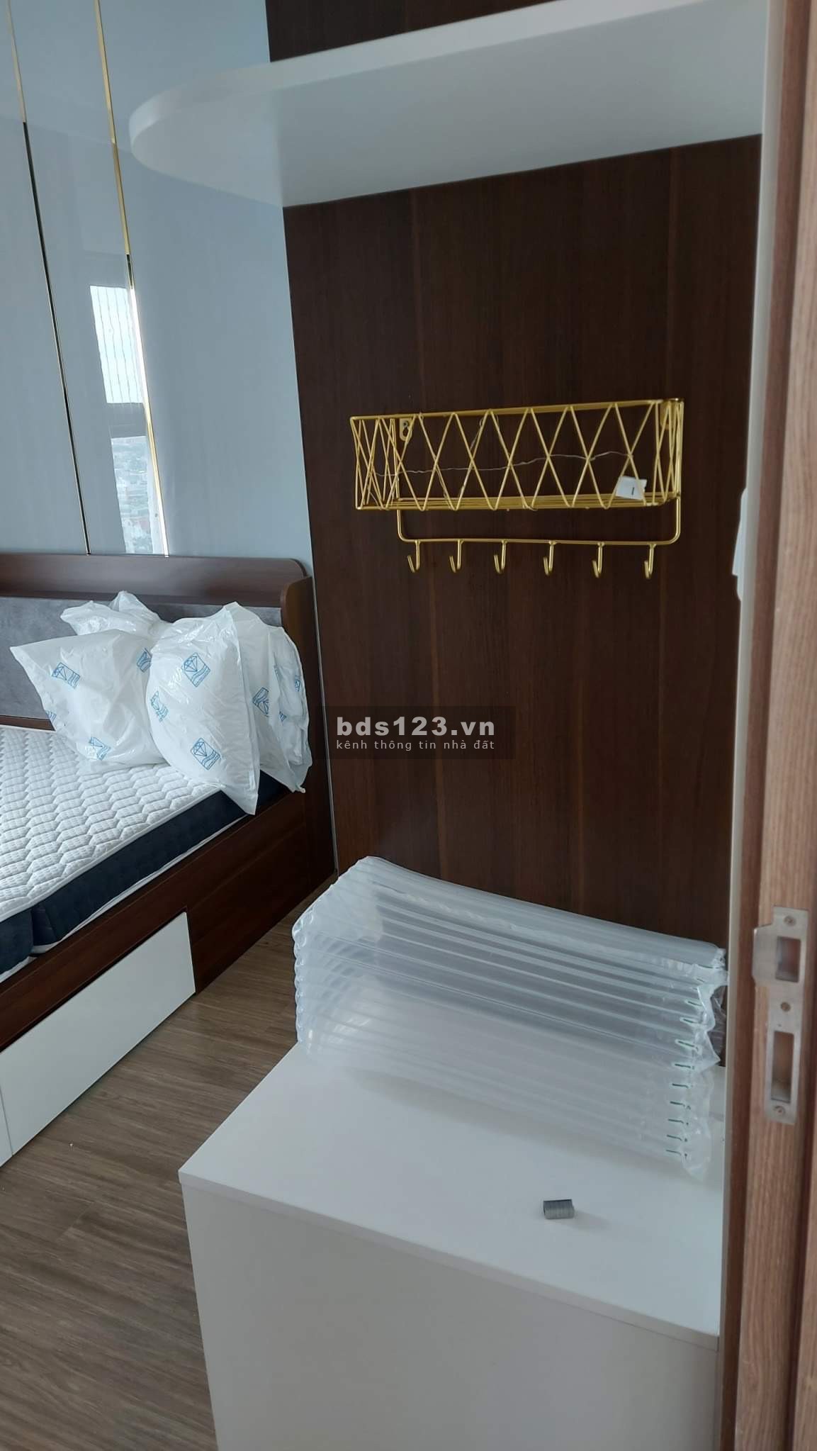 Bán 2PN1WC Vinhomes Smart, Tầng trung, full đồ đẹp ở ngay, 2,2 tỉ