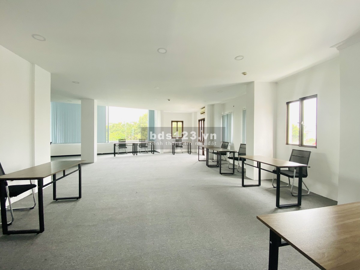 Cho thuê văn phòng tặng nội thất 90m2 chỉ 30tr/tháng khu sân bay đường Phan Đình Giót Quận Tân Bình