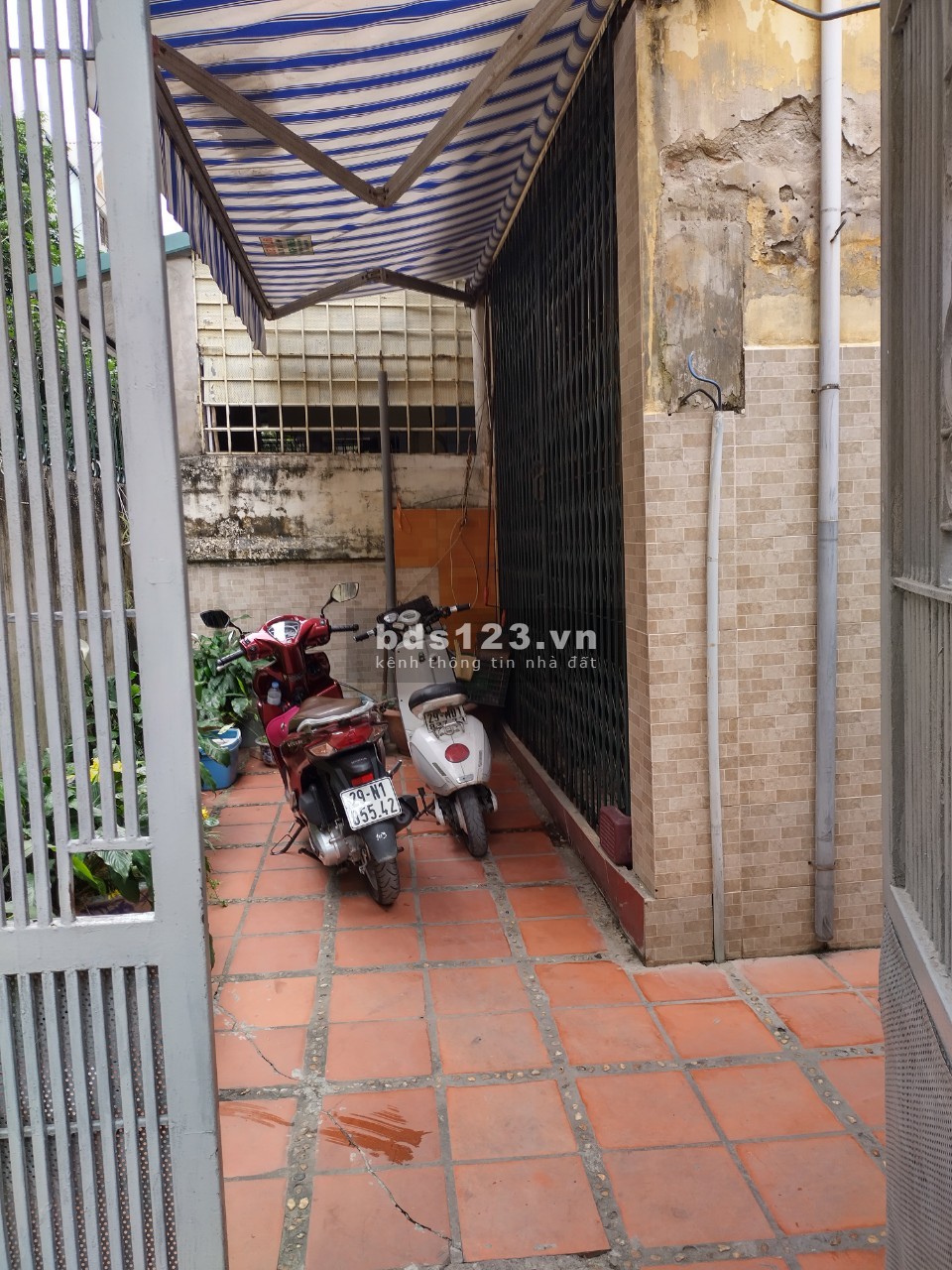 Bán lô đất có sẵn 2 căn nhà khu phân lô quân đội phố An Trạch. Diện tích 145m2