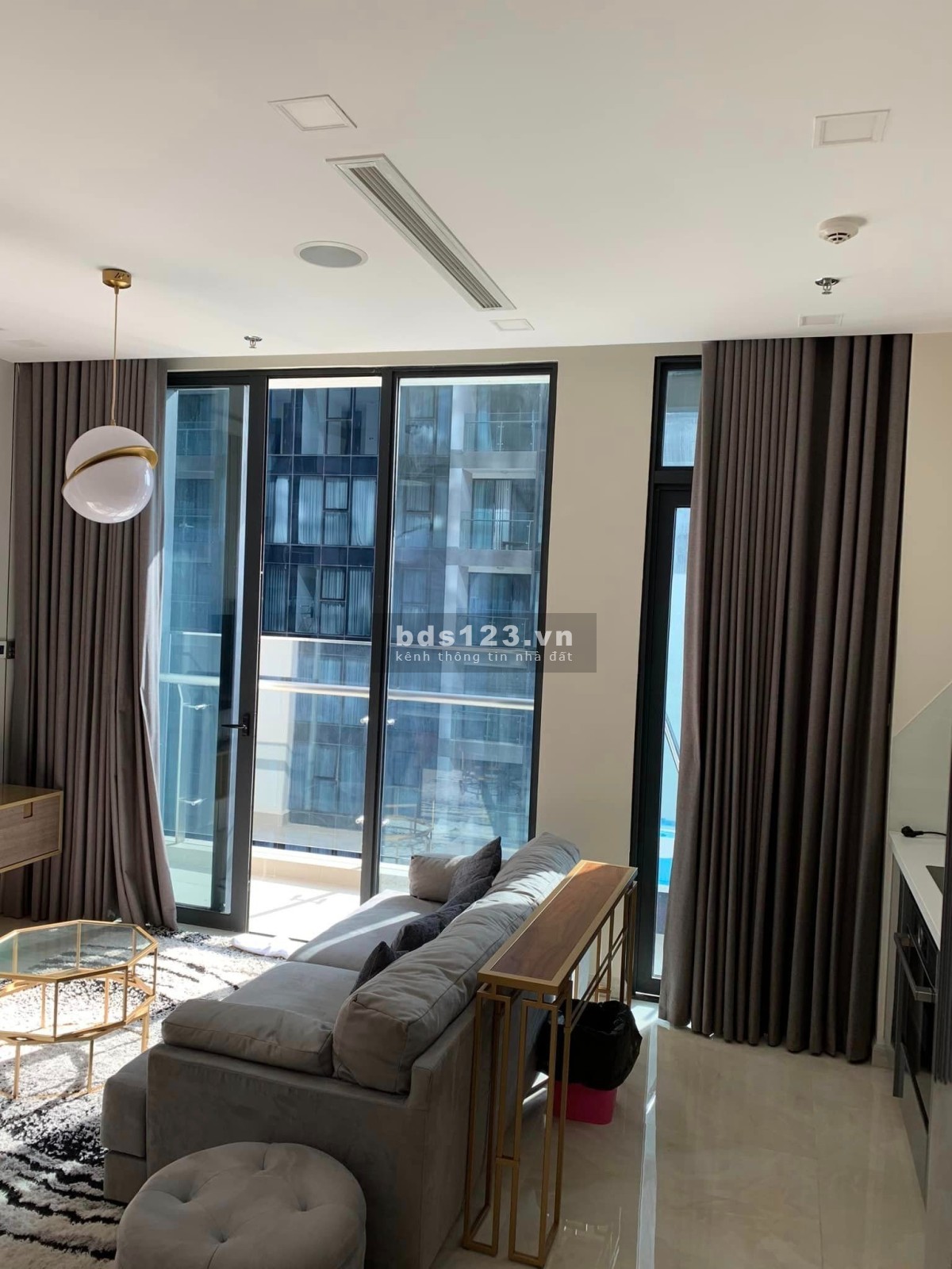 Cho thuê Vinhomes Golden River 2pn thiết kế cao cấp siêu sang trọng