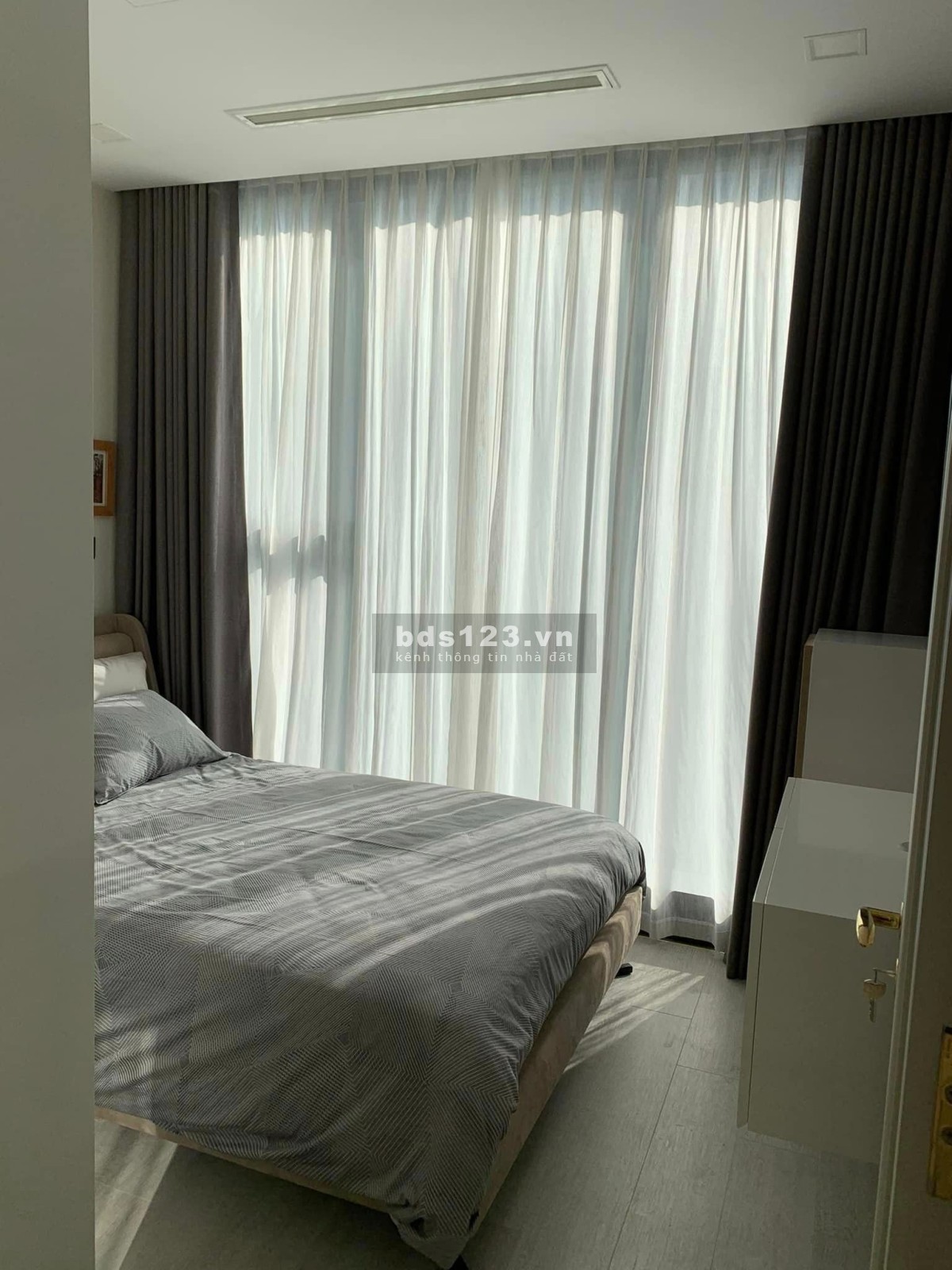 Cho thuê Vinhomes Golden River 2pn thiết kế cao cấp siêu sang trọng