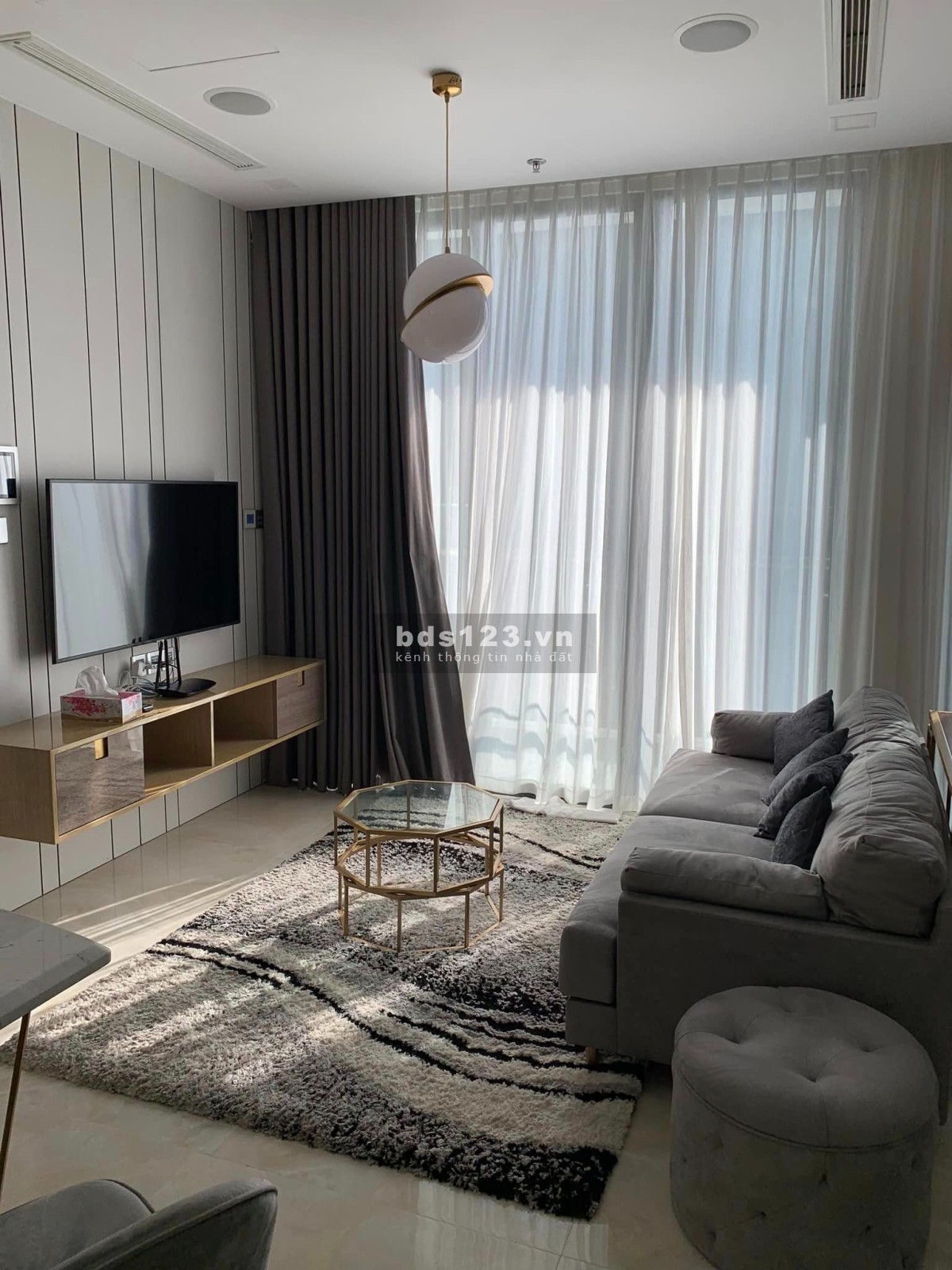 Cho thuê Vinhomes Golden River 2pn thiết kế cao cấp siêu sang trọng