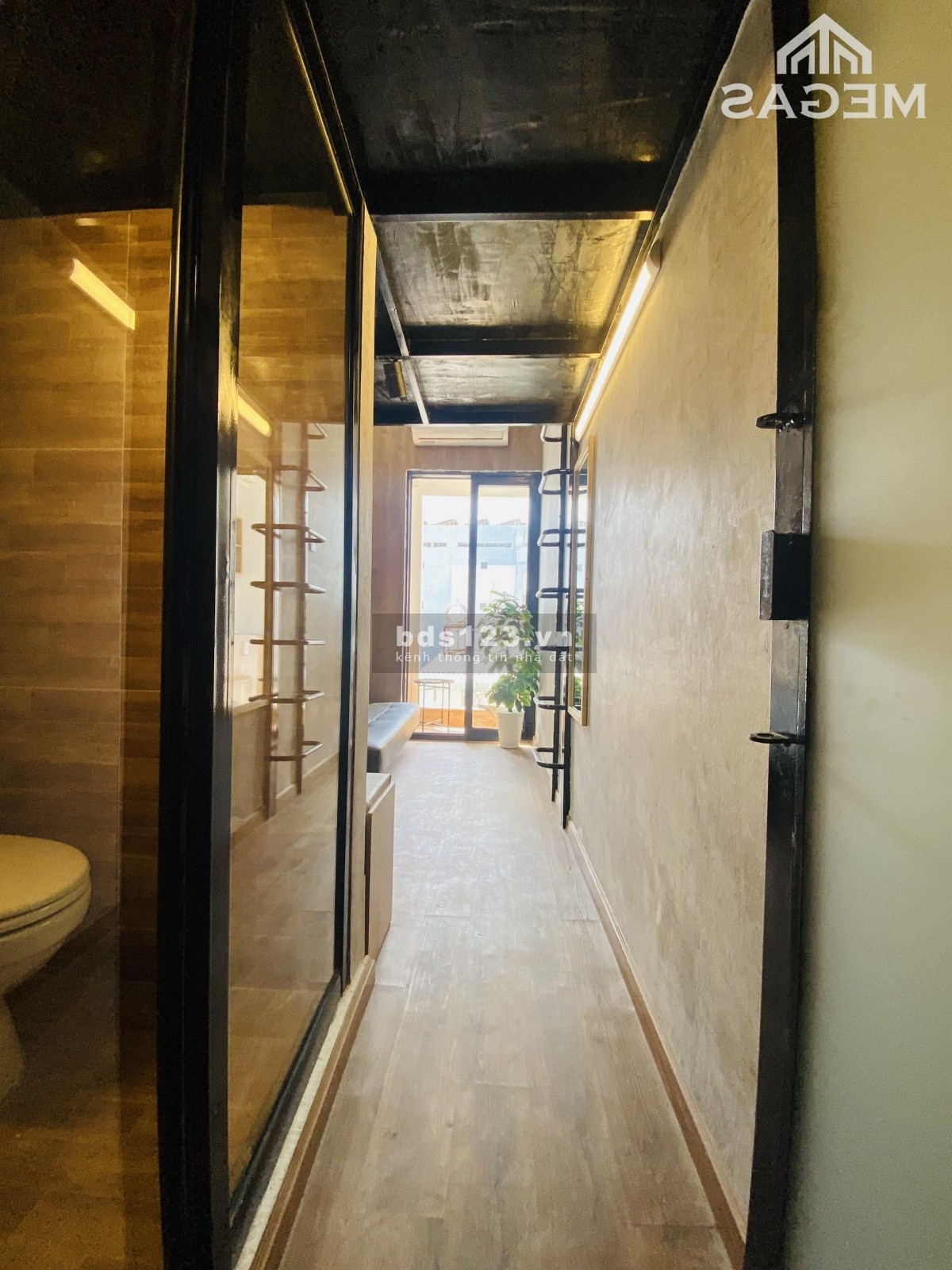 Cho thuê phòng Duplex ban công Nguyễn Trãi, quận 1 có sẵn máy giặt riêng