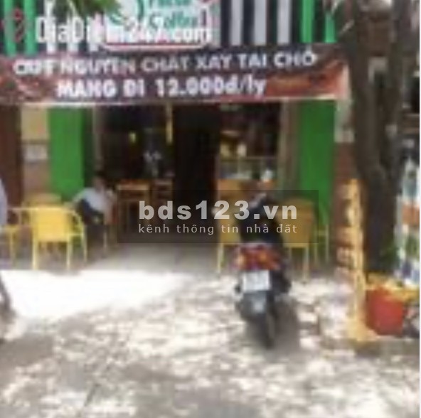 chủ bán gấp tầng trệt lô B2 chung cư phường 3 Quận 4 TP Hồ Chí Minh.