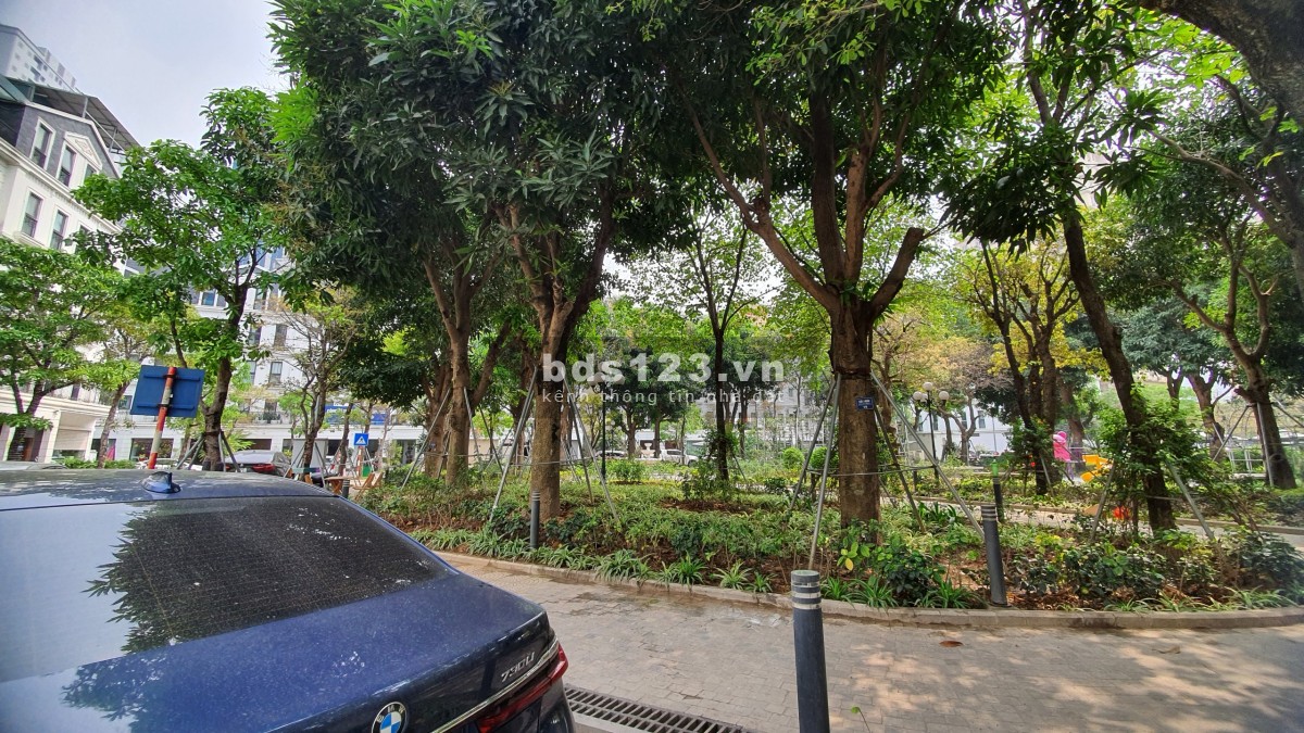 Bán biệt thự mặt phố Thọ Tháp, Cầu Giấy. Dt 199m, 4T 1 hầm, MT 12m, 72 Tỷ. Thang máy, KDoanh, Làm Vp