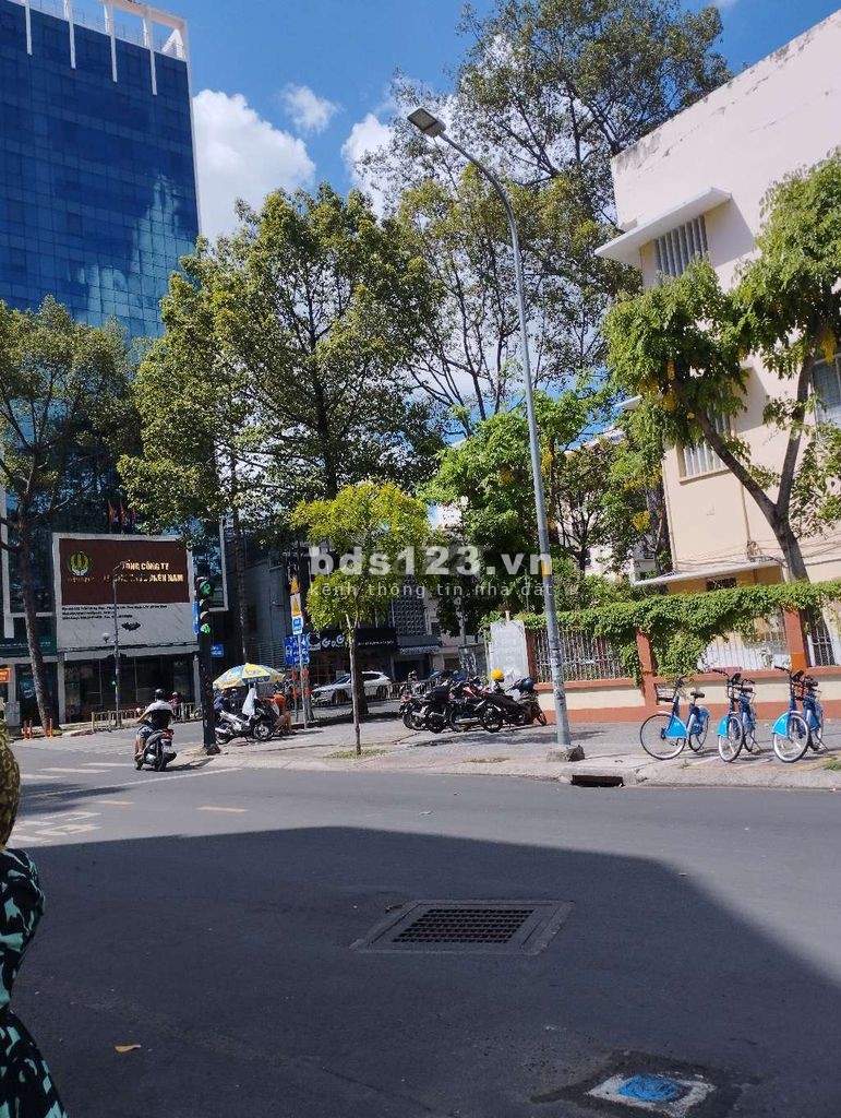 Nhà nguyên căn gần Nguyễn Trãi Q1, nhà 1 trệt 1 gác, 3,5 x 7, an ninh, điện nước giá nhà nước. 6tr