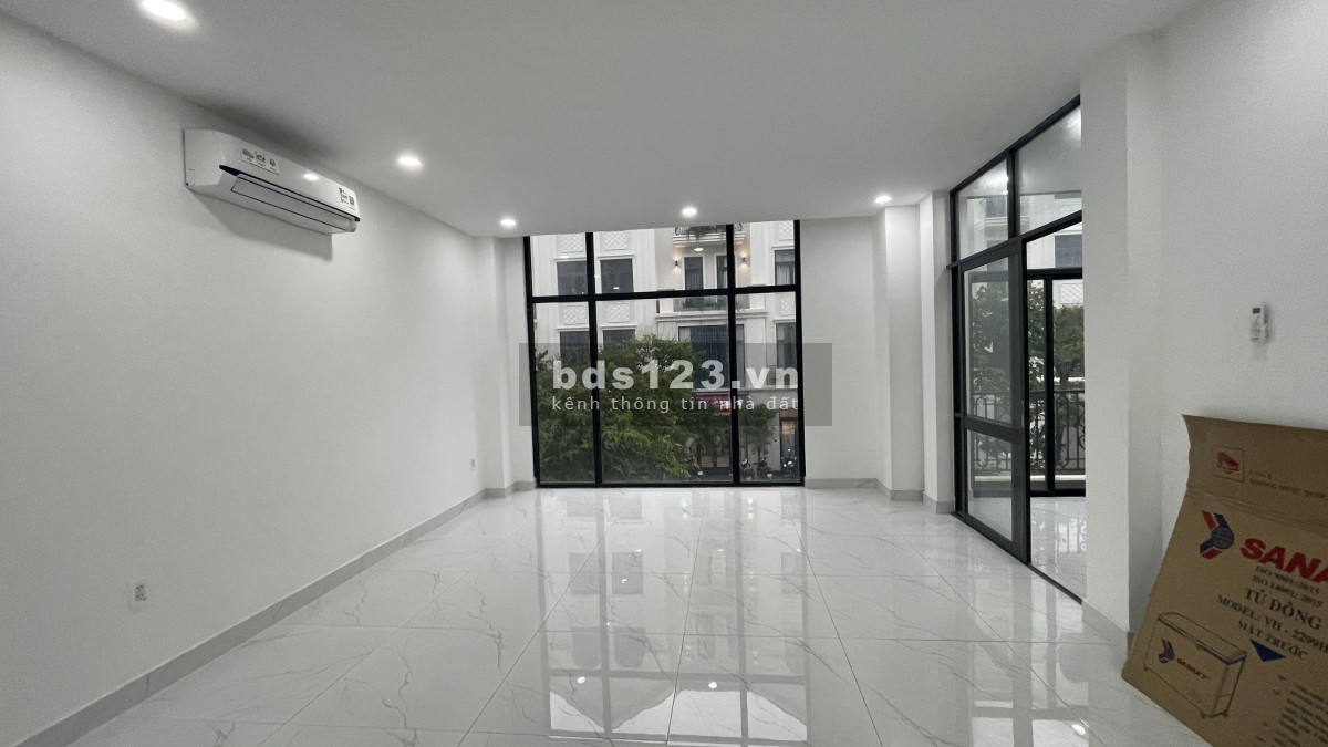 Cho thuê nhà phố 84m2 hoàn thiện Vinhomes Quận 9 chỉ 20 triệu