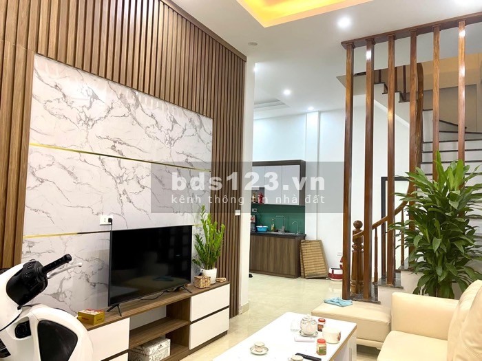 Không có căn thứ 2 Nhà canh VinCom Nguyễn Chí Thanh. 50m.4t. dưới 5.5 tỷ