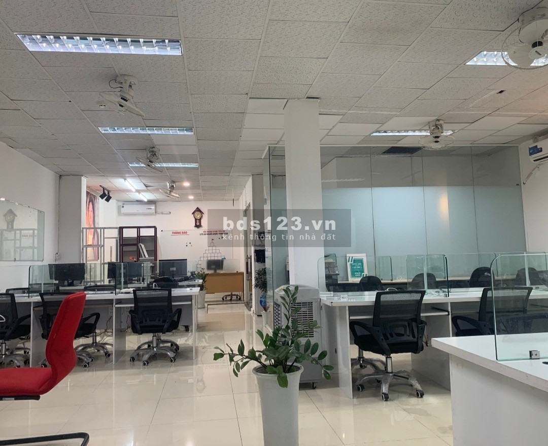 Cho thuê văn phòng đẹp Q. Tân Phú 90m2 chỉ 22tr/th, Q. Bình Thạnh 25m2 chỉ 8tr/th