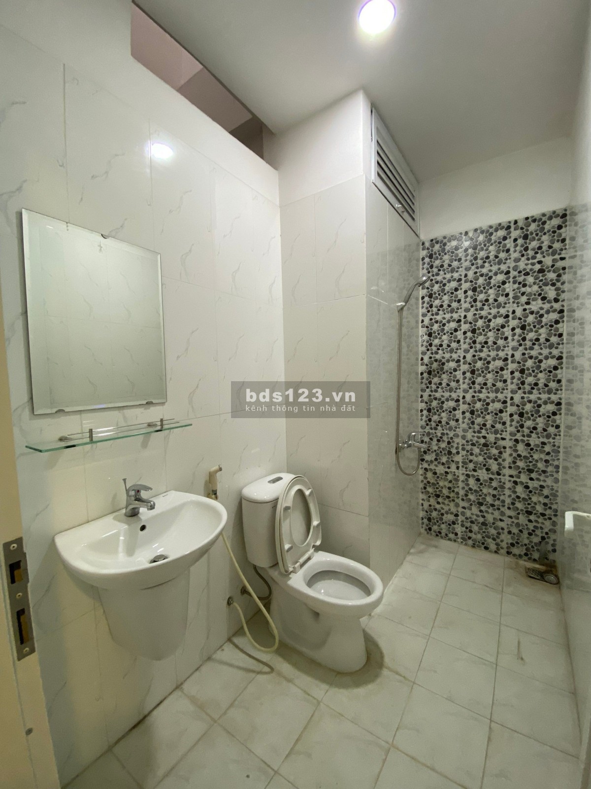 Sang nhượng lại kí túc xá mặt tiền đường Nguyễn Cửu Vân, P17, Bình Thạnh