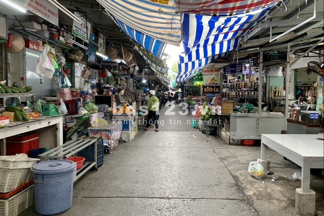 Cô Kim cần bán gấp lô đất 300m (10MX30M) và 2 dãy nhà trọ cho thuê 20 triệu, đường nhựa lớn