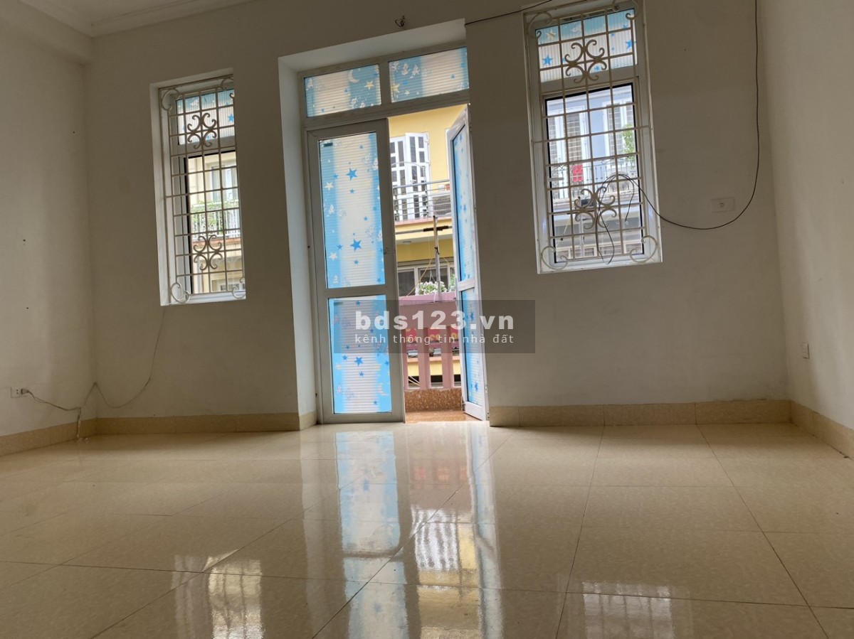 Cho thuê nhà mặt phố Nguyễn Văn Trỗi, Hà Đông. Diện tích 72m*4 tầng thang máy, giá thuê 30tr/tháng
