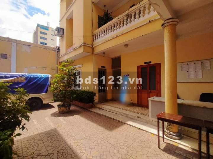 Mặt tiền Nam Kỳ Khởi Nghĩa q.3, 500m2, làm văn phòng, trường học,... giá thuê chỉ 300 triệu/tháng