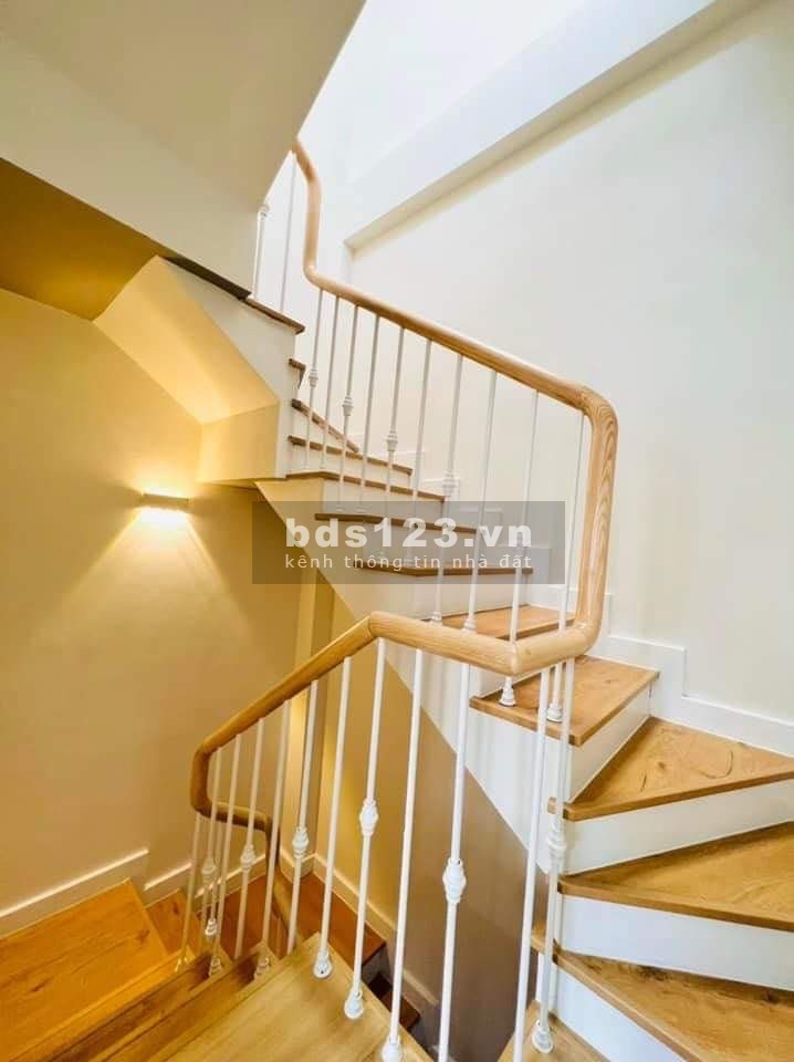 Nhà đẹp cần bán trung tâm Hoàng Hoa Thám, nhỉnh 5 tỷ