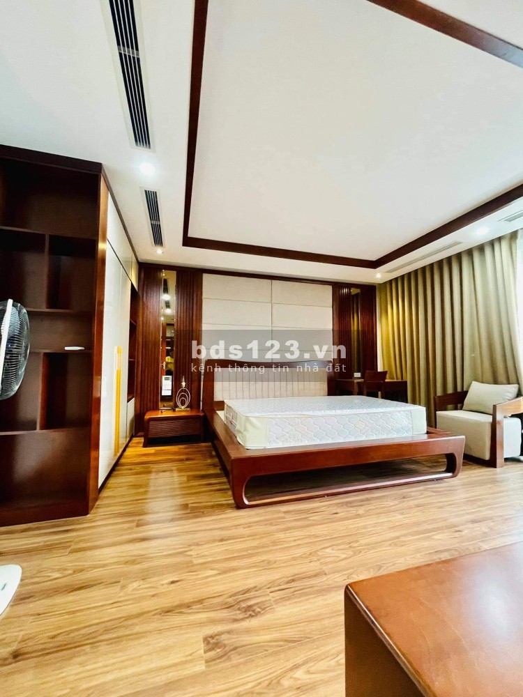 Bán nhà mặt tiền Thành Thái, Phường 14, quận10.