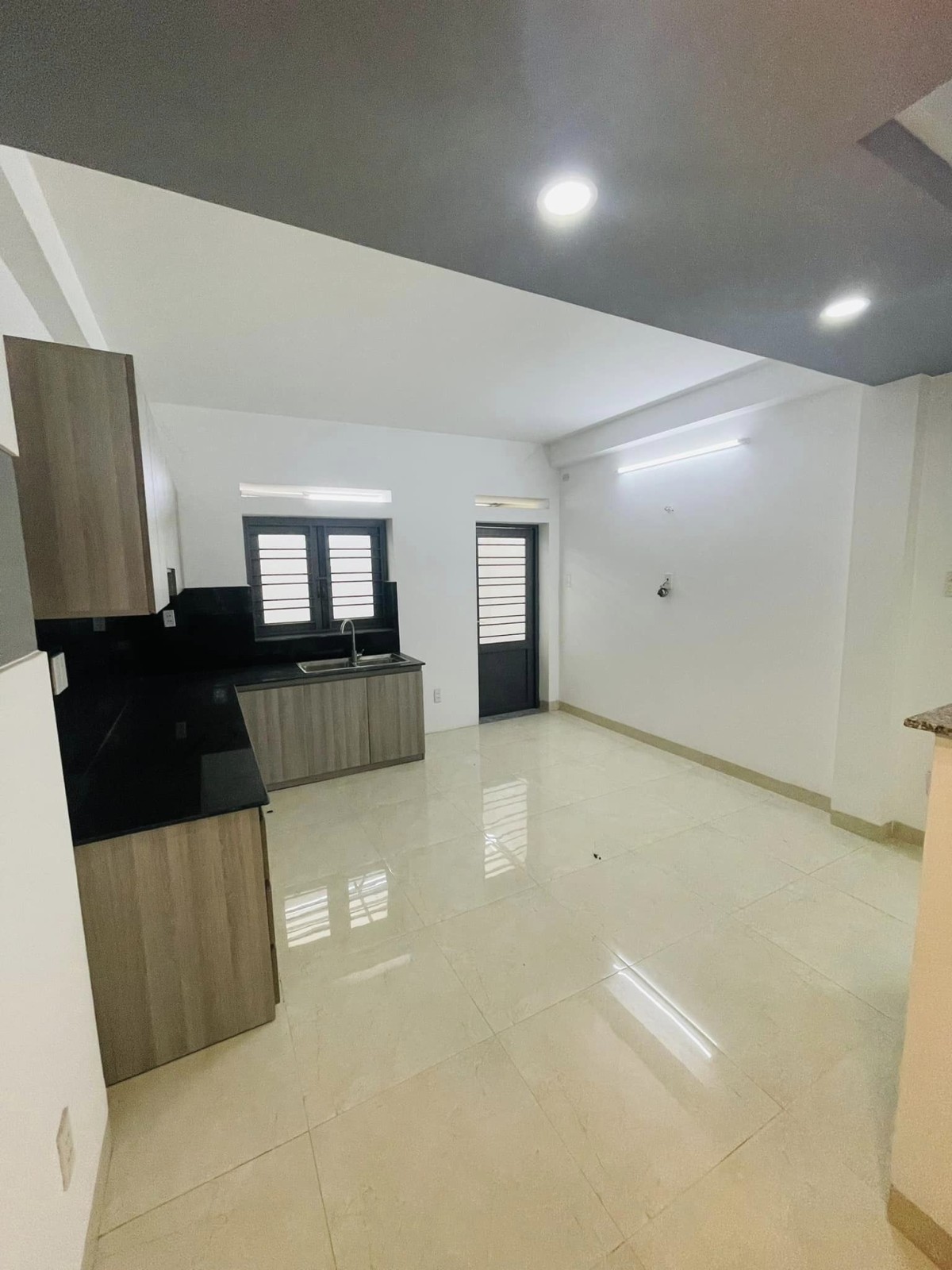 Bán nhà mới Bình Tân, 5 x 5, 4 tầng, hẻm 5m, 1.X tỷ