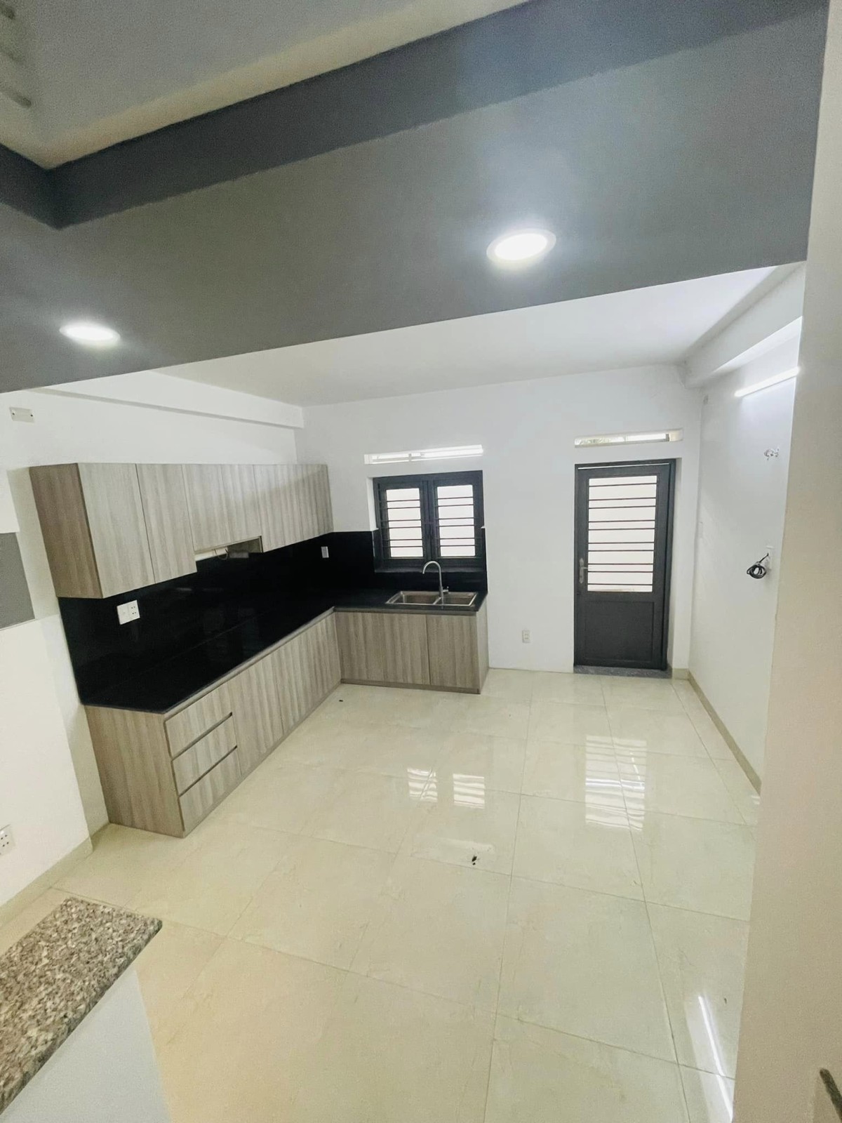 Bán nhà mới Bình Tân, 5 x 5, 4 tầng, hẻm 5m, 1.X tỷ