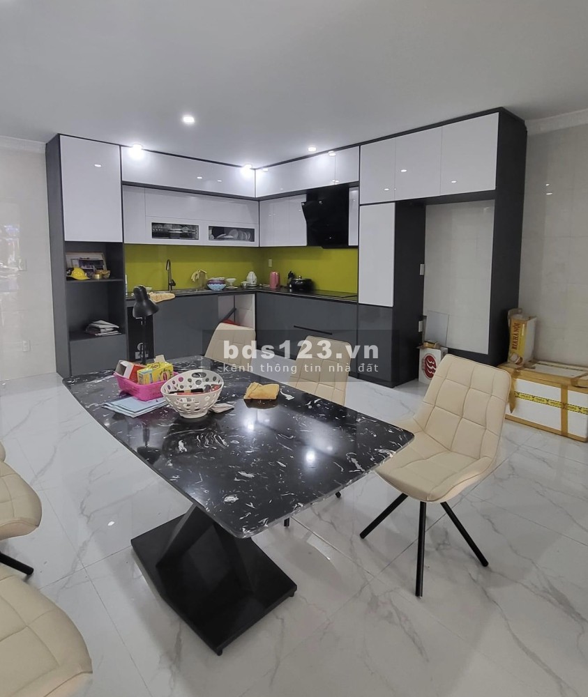 Bán nhà mặt tiền Thành Thái, Phường 14, quận10.