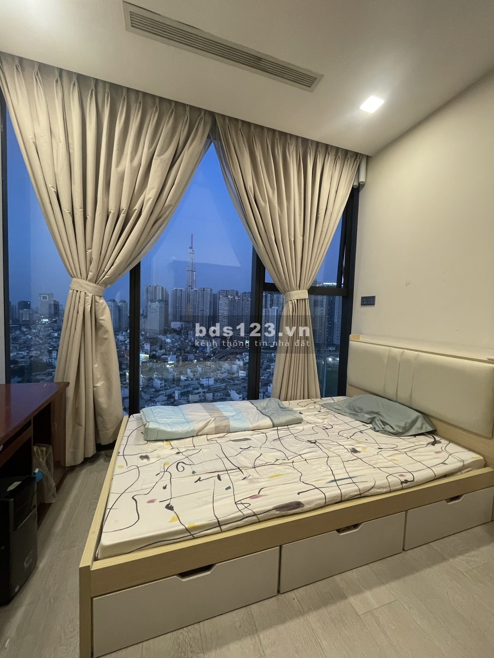 Chính chủ bán Căn hộ 2PN 78m2 Vinhomes Golden River Bason Q1