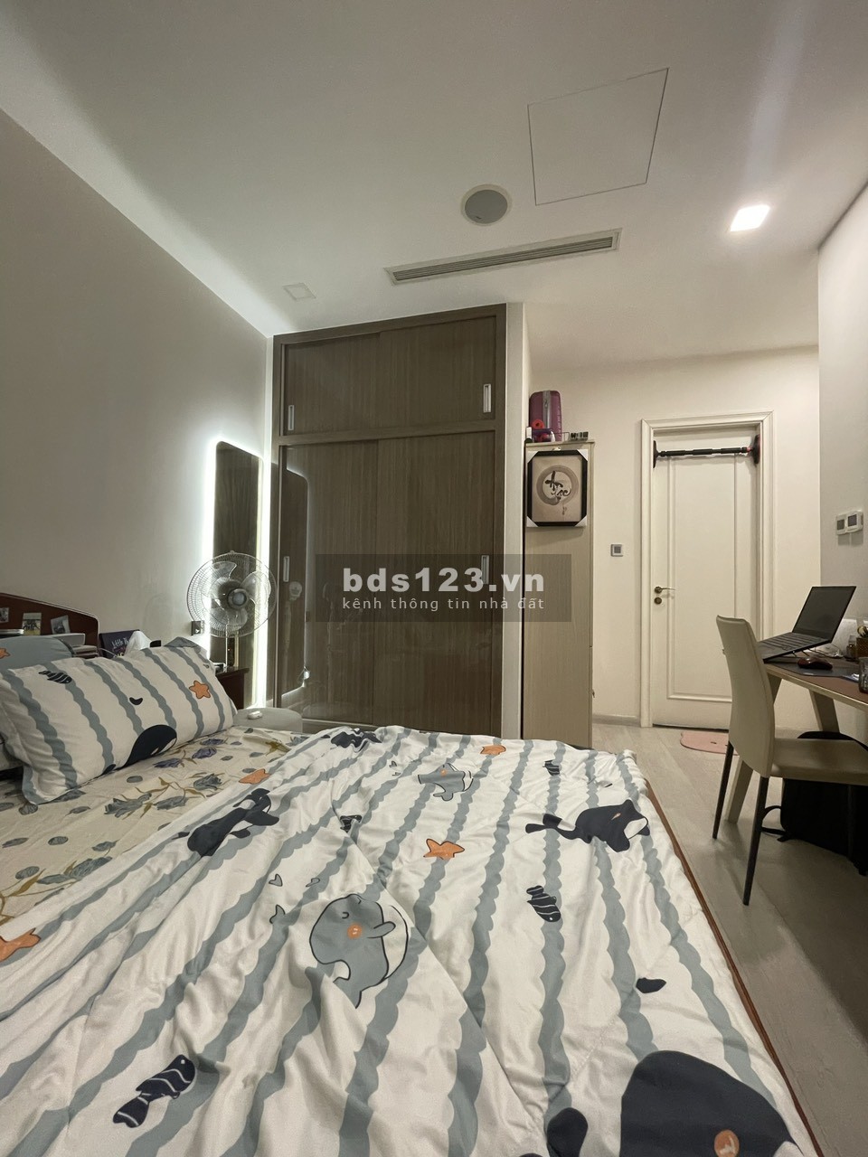 Chính chủ bán Căn hộ 2PN 78m2 Vinhomes Golden River Bason Q1
