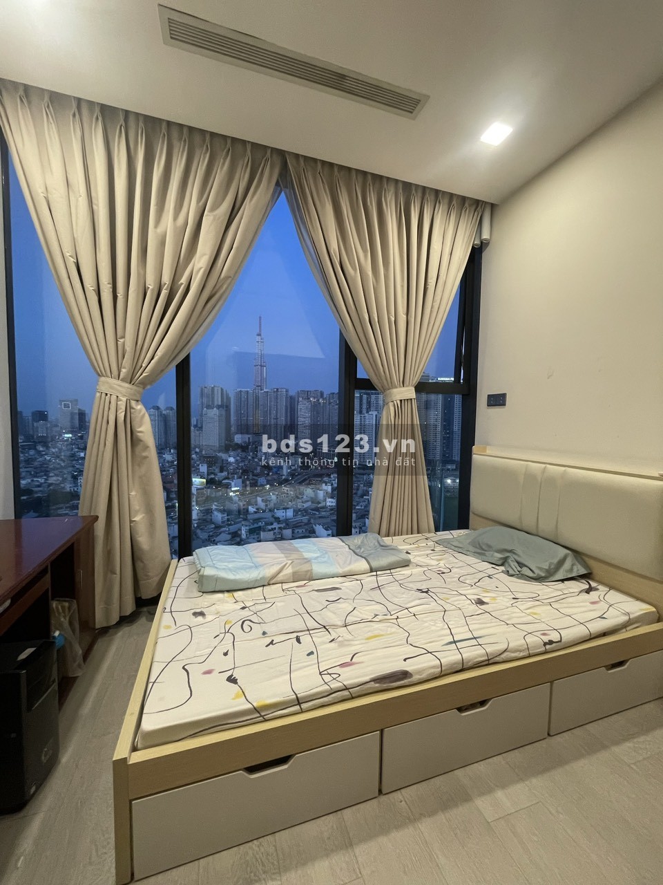 Chính chủ bán Căn hộ 2PN 78m2 Vinhomes Golden River Bason Q1