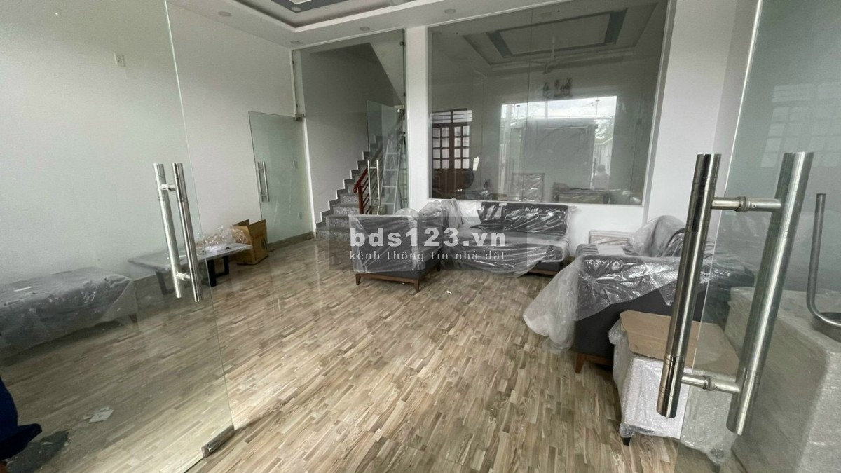 Cho thuê nhà mặt tiền kinh doanh đường Nguyễn Xiển ngay vinhomes Q9 Giá 18tr/tháng