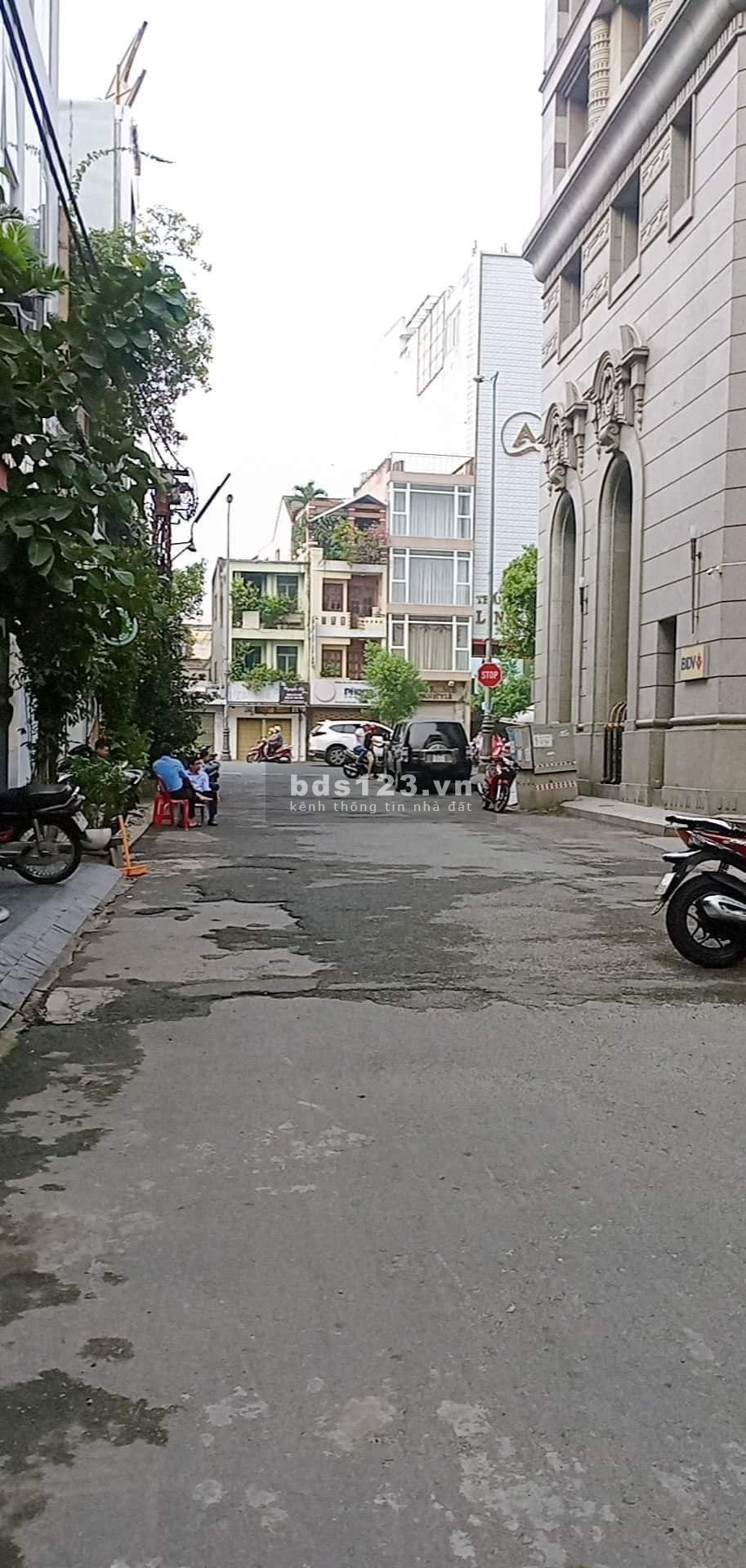 Bán nhà đẹp ngay tại trung tâm quận 3, diện tích 24M2 ~ 4.3 tỷ