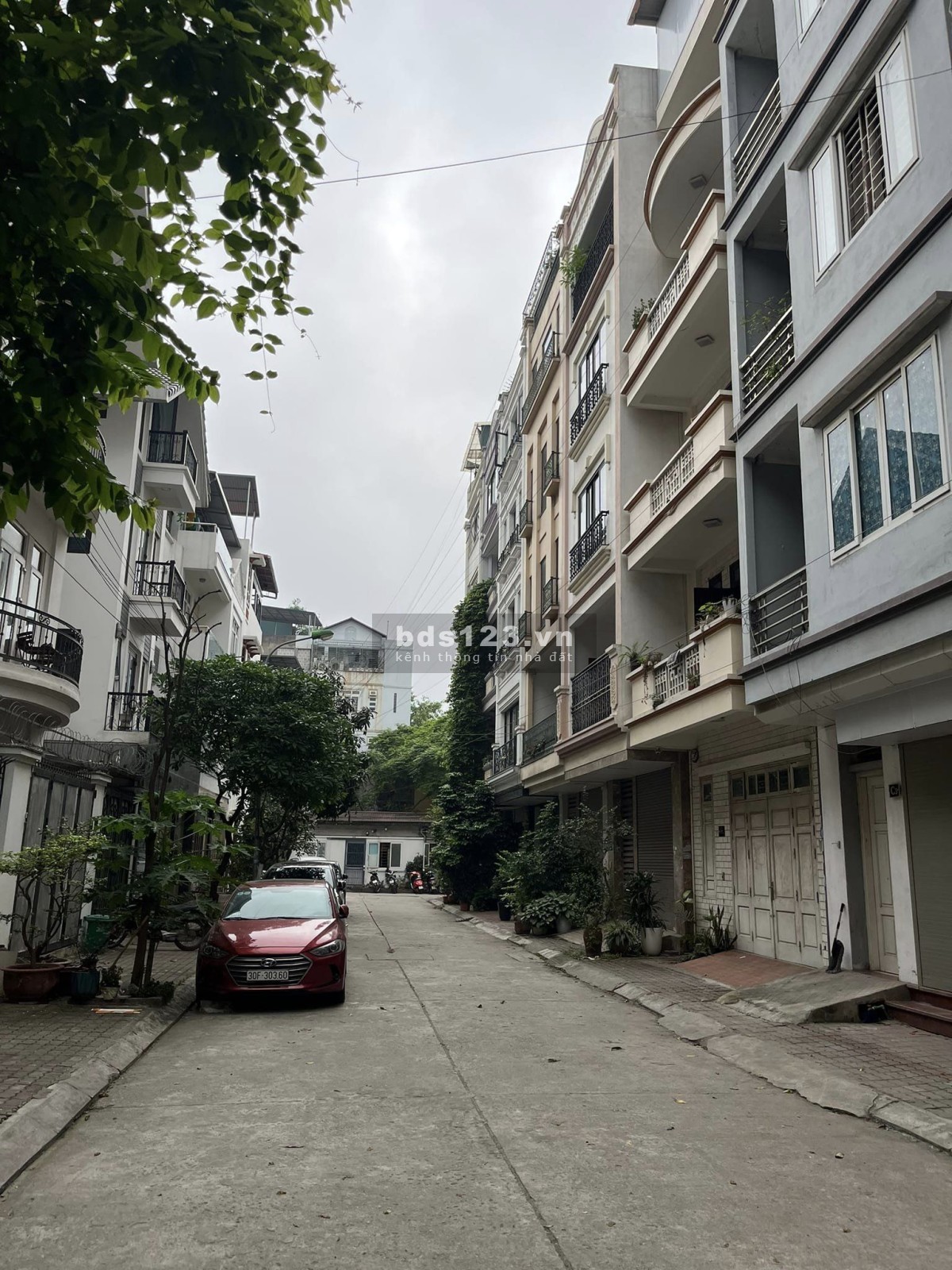 Bán nhà quận Ba Đình, phố Văn Cao. DT 100m, 6T, MT 11m, 22 tỷ. Lô Góc ô tô tránh, KDoanh, Làm Vp Cty