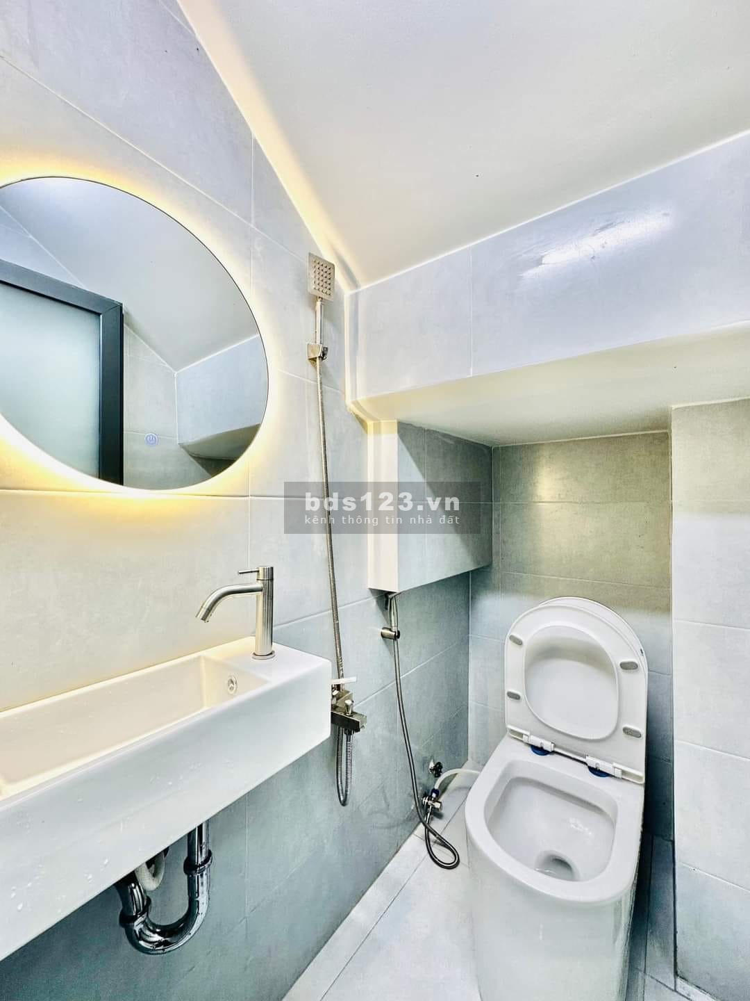 Siêu phẩm nhà phố ngang 12m, hẻm xe hơi, nội thất thiết bị hiện đại, gần khu vực Gò Vấp, nhỉnh 4 tỷ