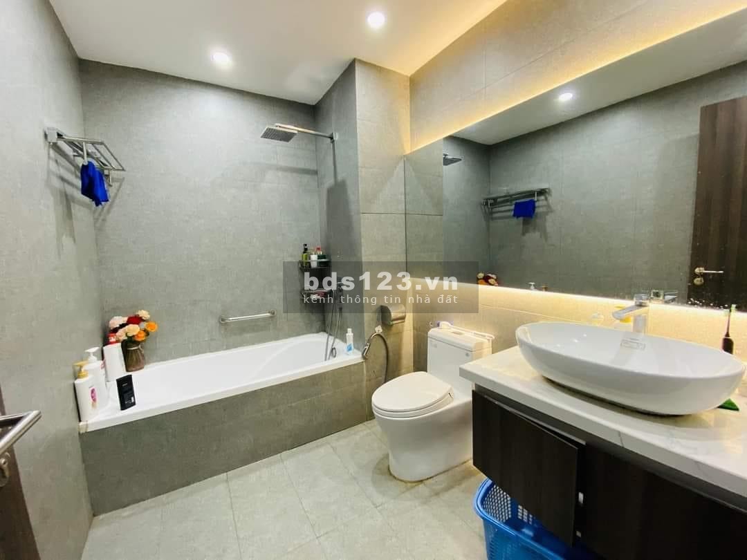 chỉ 5 tỷ bán nhà 2 bước ra phố, 6 ngủ, ngõ oto quận Tây Hồ.