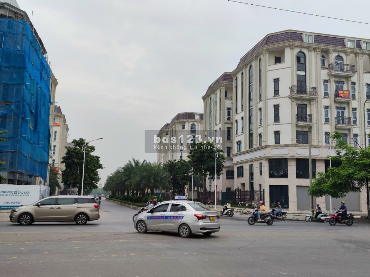 Tôi cần bán căn liền kề Himlam Vạn Phúc giá 16 tỷ có thương lượng. LH 091 665 6996