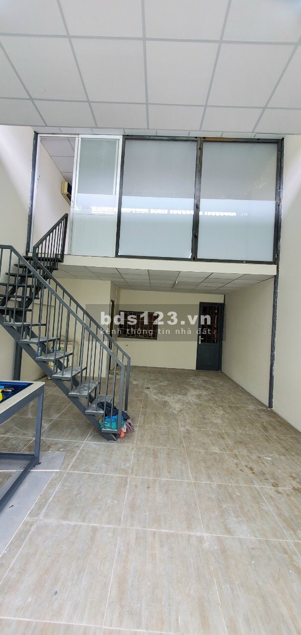 Cho thuê ngà nguyên căn cấp 4 có gác, có máy lạnh, ngay ngã ba mỹ thành Q9.5tr/tháng
