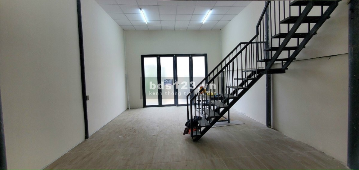 Cho thuê ngà nguyên căn cấp 4 có gác, có máy lạnh, ngay ngã ba mỹ thành Q9.5tr/tháng