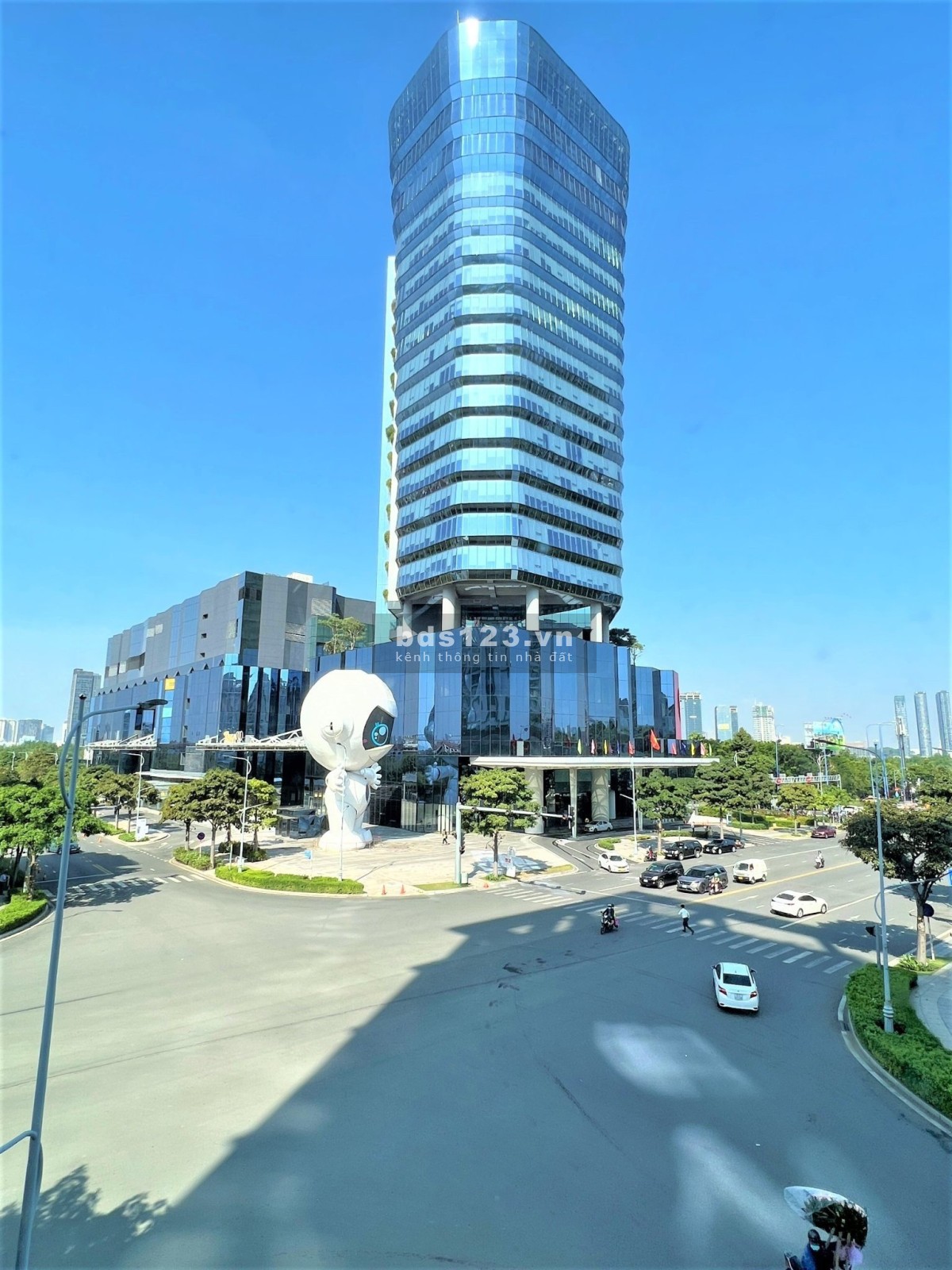 Cho thuê shophouse/ showroom/ văn phòng có mặt bằng To - Đẹp - Rộng nhất KĐT SALA 6648 m2