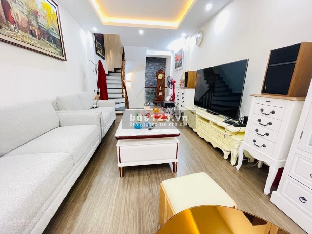 Cần bán nhà Lô góc Tây Sơn, 2 thoáng, 30m ra phố, KD, full NT ở ngay, 27m2x5T