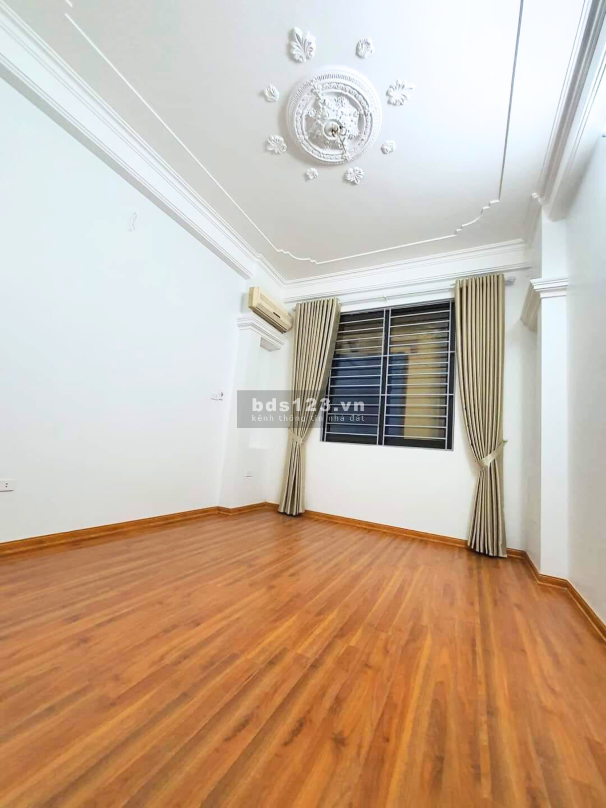 Bán nhà Cầu Giấy 5 tầng mặt tiền 3,4M ngõ oto 20M đỗ ngày đêm