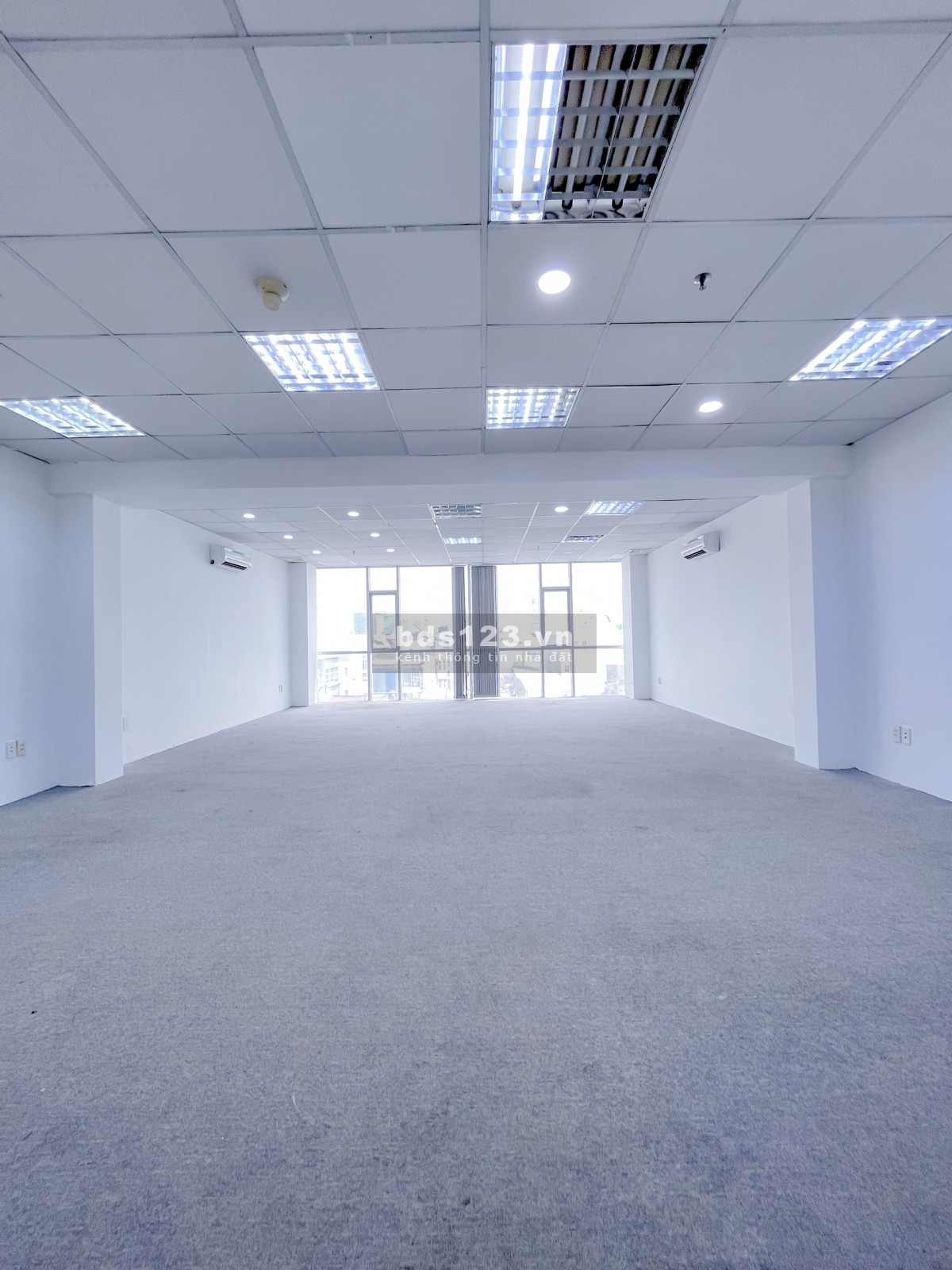 Cho thuê văn phòng giá rẻ dt 95m2 chỉ 30tr/tháng ngay Ngã Tư Phú Nhuận