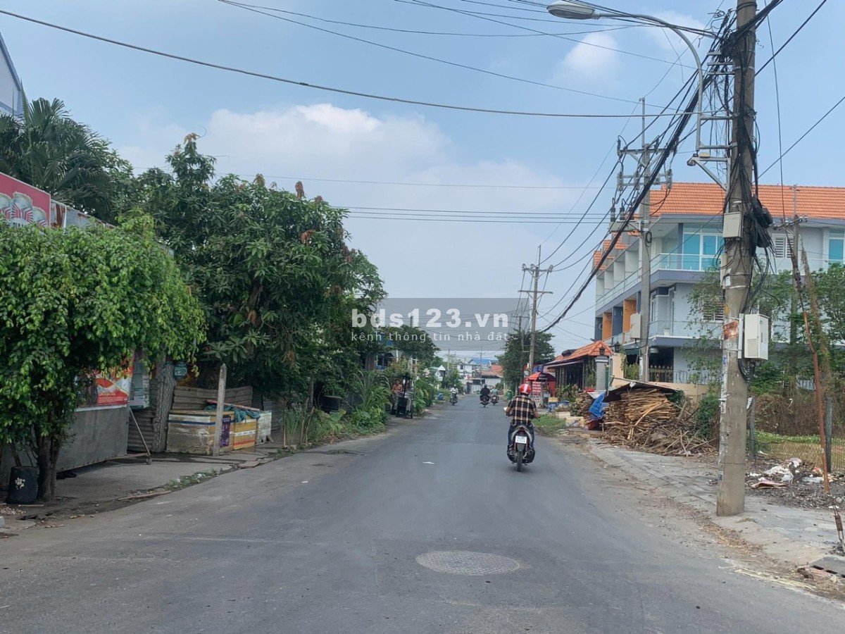 Bán gấp đất Trần Văn Chẩm, Tân Thông Hội, Củ Chi 151m2 SHR giá 425tr