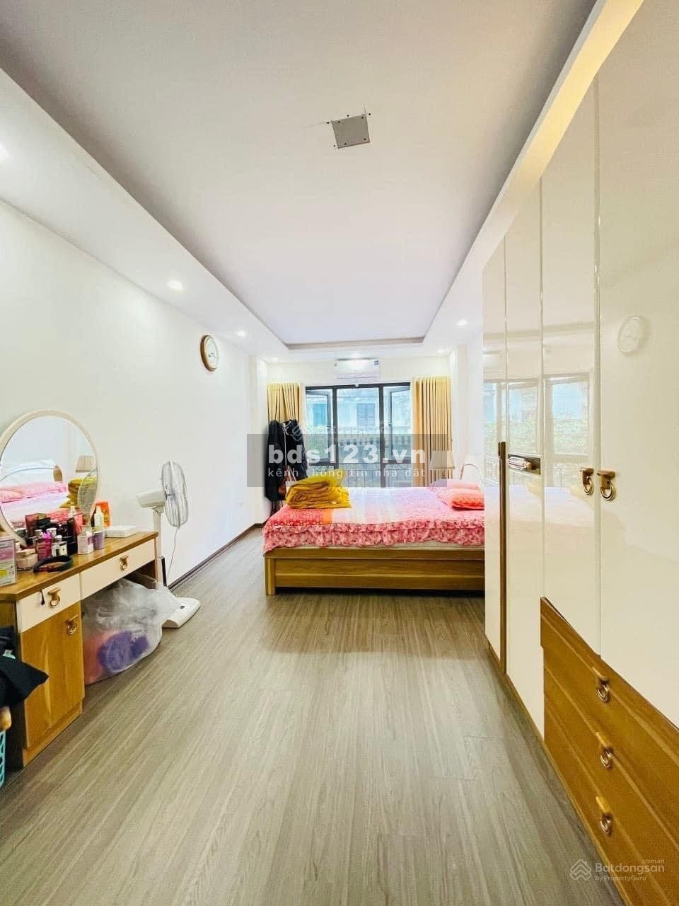 Cần bán nhà Lô góc Tây Sơn, 2 thoáng, 30m ra phố, KD, full NT ở ngay, 27m2x5T
